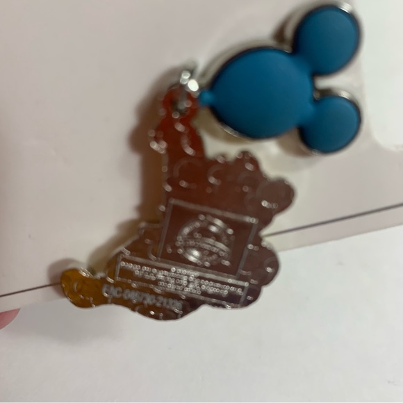 NWT. Disney Winnie the Pooh. Hanging from a Mickey shaped ballon & “hunny” jug - Picture 5 of 8